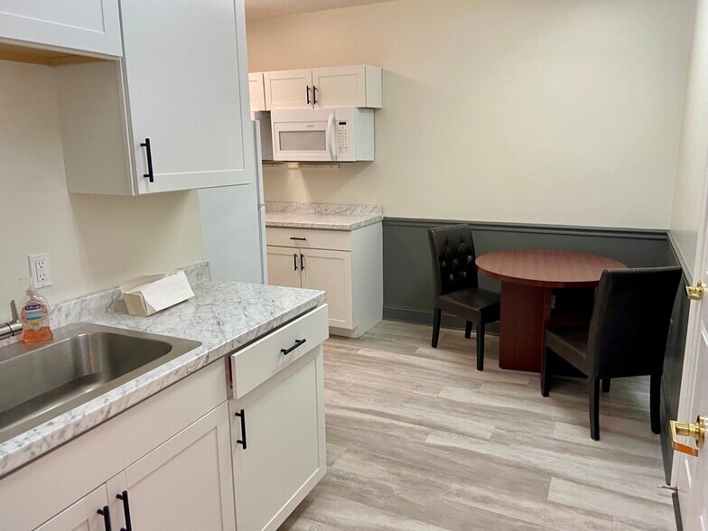 More Photos Of 48 W Boscawen St, Winchester Storefront Retail Office For Sale