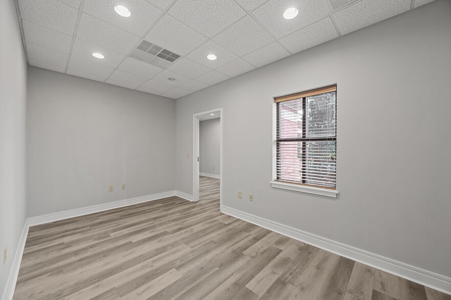 More Photos Of 2450 Emerald Pl, Greenville Medical For Lease