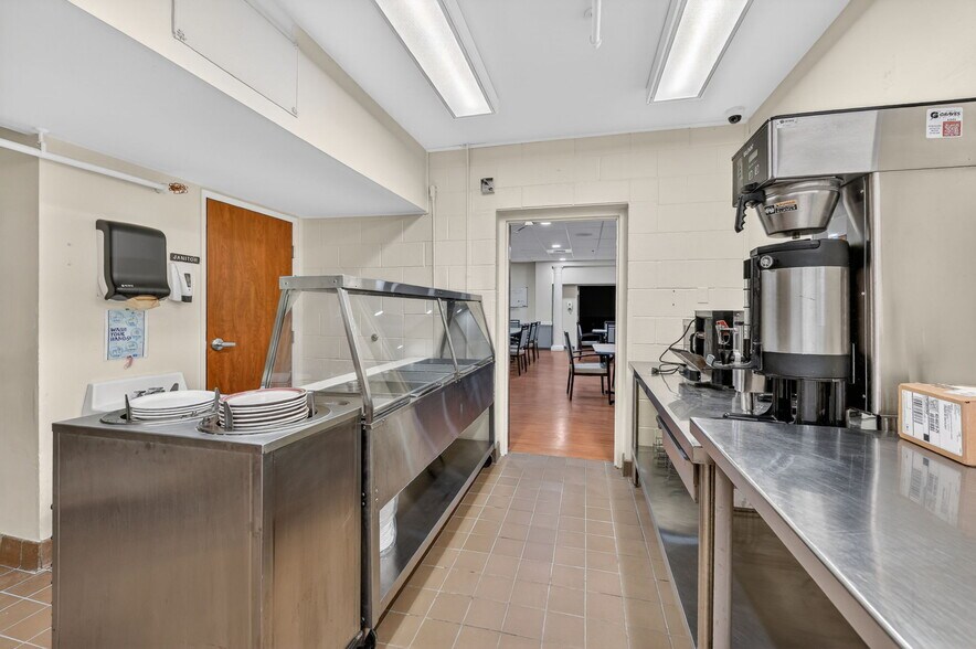 More Photos Of 106 Hospital Dr, Smithville Assisted Living For Sale