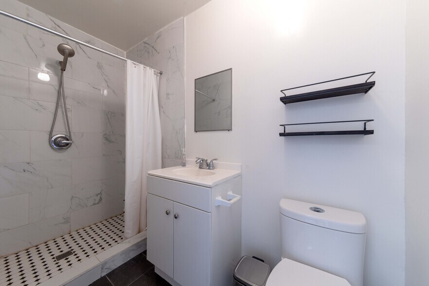 More Photos Of 1025 S Catalina St, Los Angeles Religious Facility For Sale