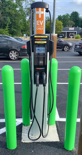 More Photos Of 380 Maple Ave, Shrewsbury Unknown For Lease