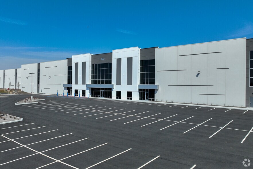 More Photos Of 400 Salt Meadow Rd, Carteret Warehouse For Lease