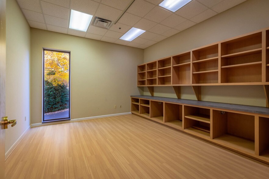 More Photos Of 1270 25th Street Pl SE, Hickory Medical For Lease