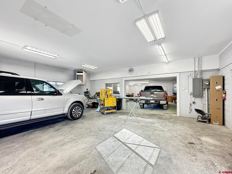 More Photos Of 685 Industrial Blvd, Delta Warehouse For Lease