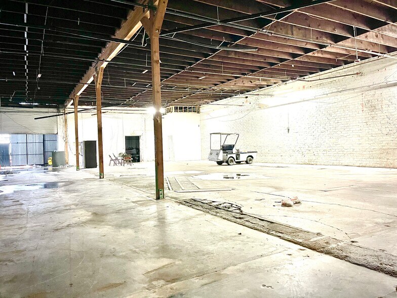 More Photos Of 2200 E 89th St, Los Angeles Warehouse For Sale