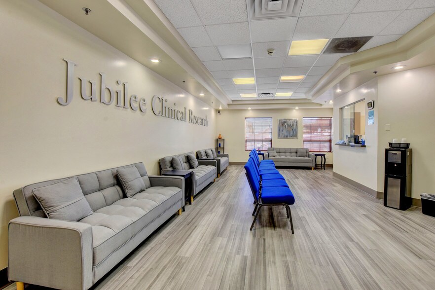 More Photos Of 400 Shadow Ln, Las Vegas Medical For Lease