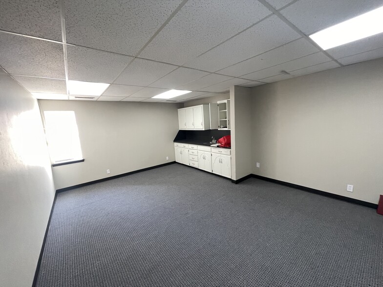 More Photos Of 3801 NW 63rd St, Oklahoma City Office For Sale