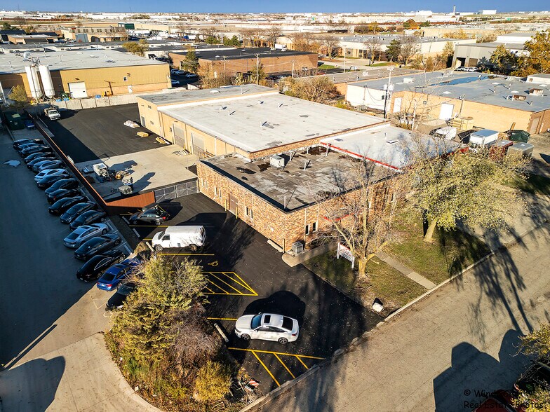 More Photos Of 1025 Industrial Dr, Bensenville Warehouse For Lease