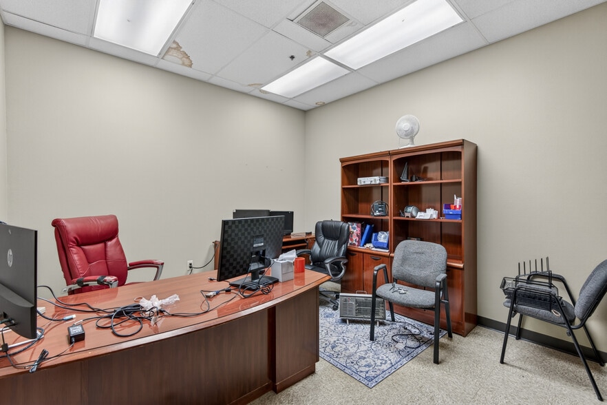 More Photos Of 310 Pennington Dr, Paris Manufacturing For Sale