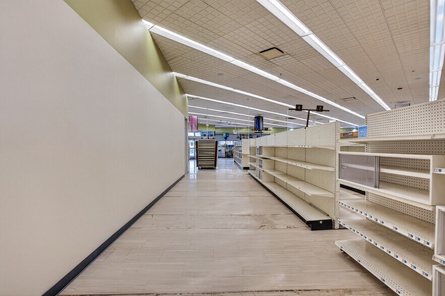 More Photos Of 5627-5699 Chestnut St, Philadelphia Drugstore For Lease