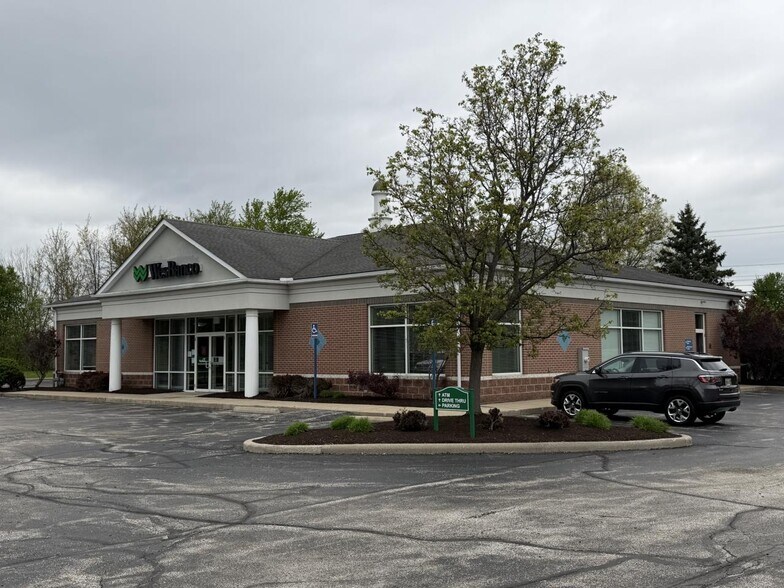 More Photos Of 7075 Aurora Rd, Aurora Bank For Sale