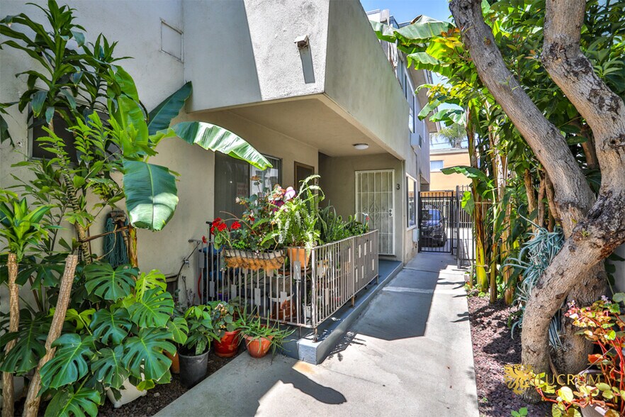 More Photos Of 2015-2021 Chariton St, Los Angeles Apartments For Sale