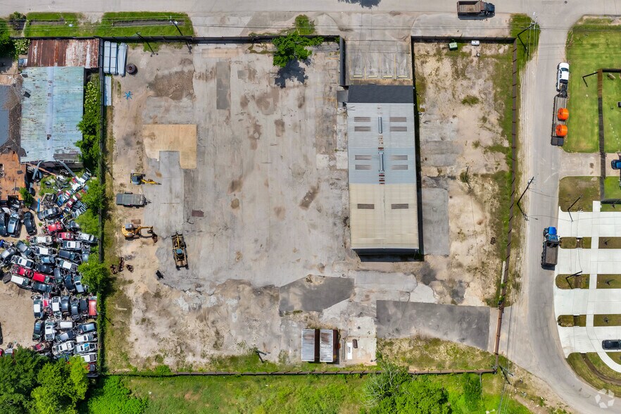More Photos Of 8403 Bassett St, Houston Warehouse For Sale