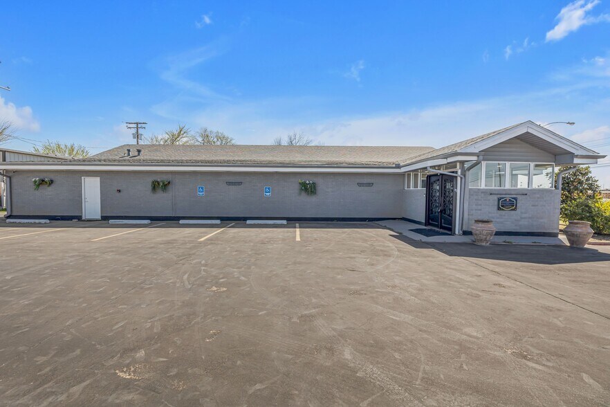 More Photos Of 6251 Wichita St, Fort Worth Religious Facility For Sale