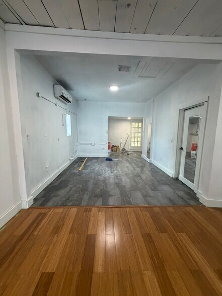 More Photos Of 304 S Lockwood Dr, Houston Storefront Retail Office For Sale