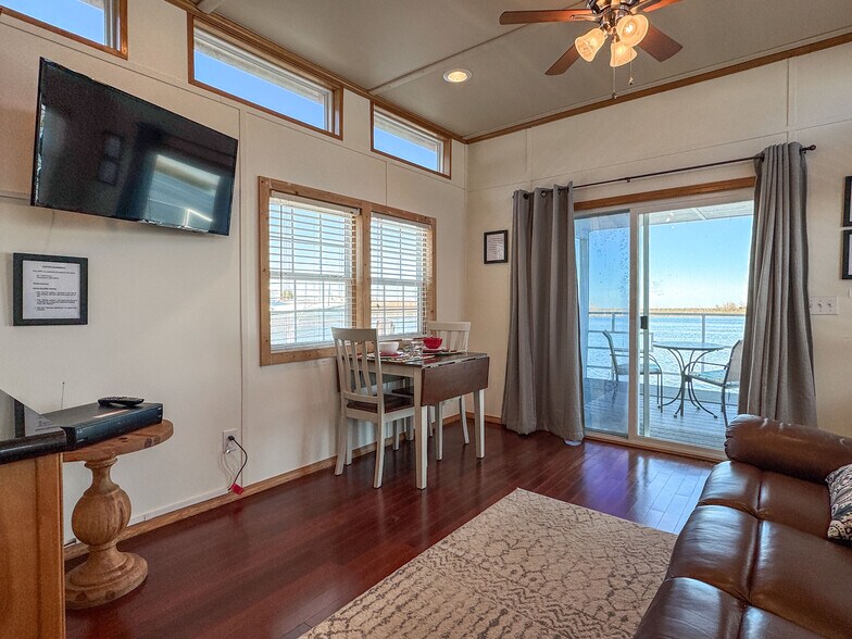 More Photos Of 309 Water St, Apalachicola Marina For Sale