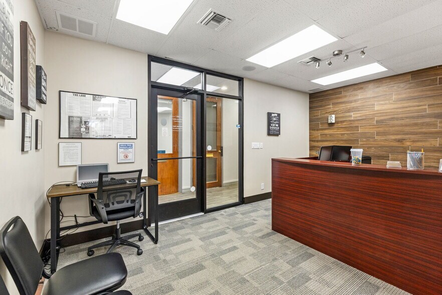 More Photos Of 5545 Fredericksburg Rd, San Antonio Office For Sale