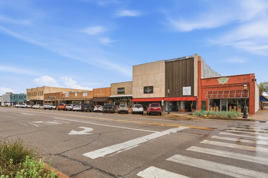 More Photos Of 122 E Randolph Ave, Enid Storefront Retail Residential For Sale