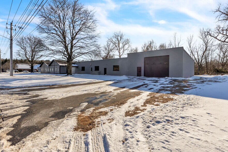 More Photos Of 67 Mainline Dr, Westfield Manufacturing For Lease