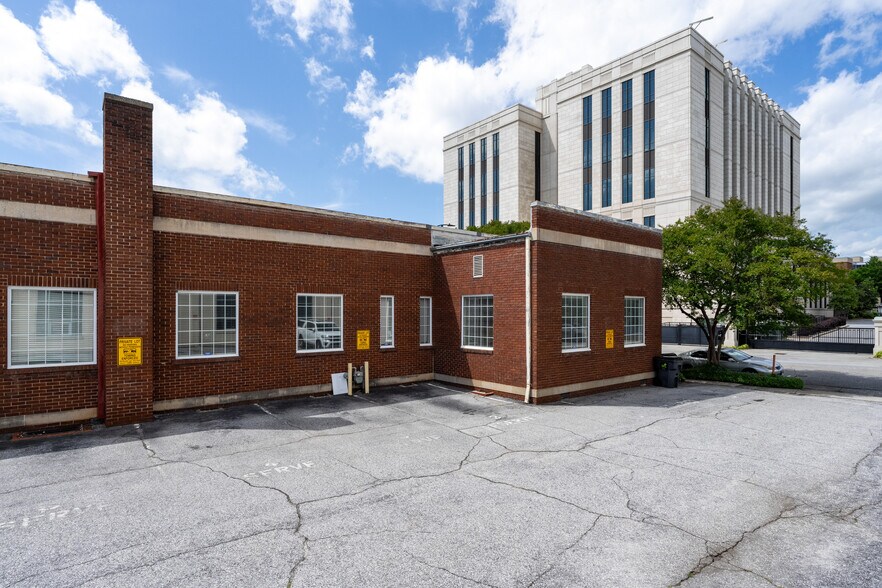 More Photos Of 300 E Coffee St, Greenville Office For Sale