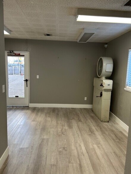 More Photos Of 140 Empire Ave, Modesto Warehouse For Lease