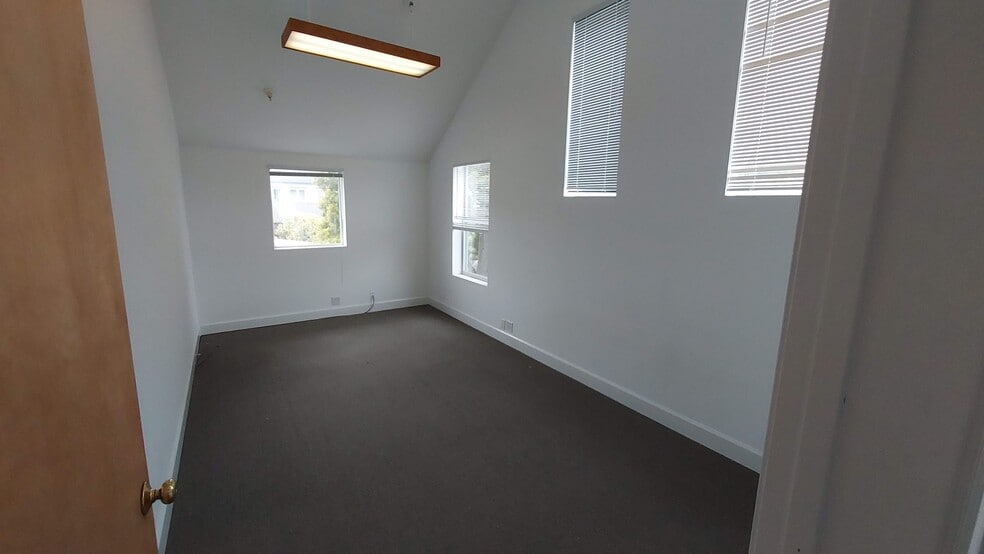 More Photos Of 300-302 Main St, Half Moon Bay Office For Lease