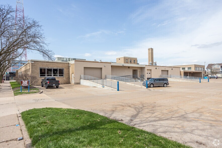 More Photos Of 211 19th St, Rock Island Office For Sale