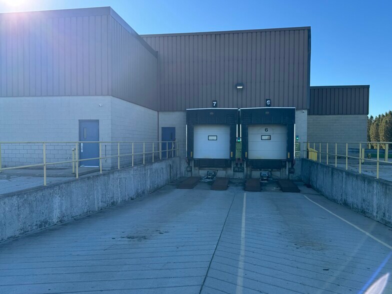 More Photos Of 1130 Wellington St, Chatham-Kent Distribution For Lease