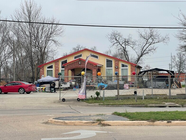 More Photos Of 11727 Wallisville Rd, Houston Auto Dealership For Lease