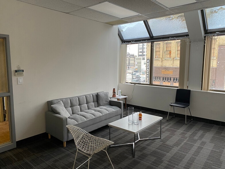 More Photos Of 392-396 Clarence St, London Office For Lease