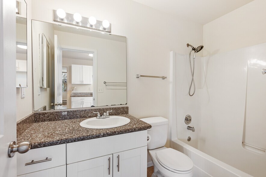 More Photos Of 802 N 43rd St, Seattle Apartments For Sale