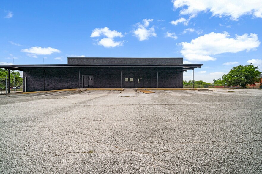 More Photos Of 7503 Harlow Dr, San Antonio Freestanding For Lease