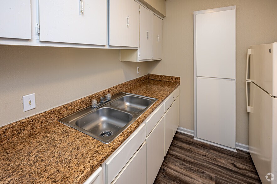 More Photos Of 10530 Florida Blvd, Baton Rouge Apartments For Sale