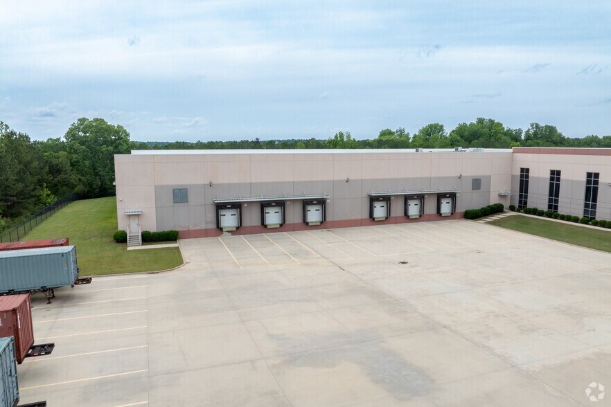 More Photos Of 241 Commercial Park Cir, Calera Distribution For Lease