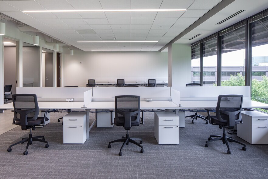 More Photos Of 2 Ravinia Dr, Atlanta Office For Lease