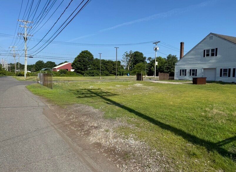 More Photos Of 32 Trolley Rd, Westbrook Auto Repair For Lease
