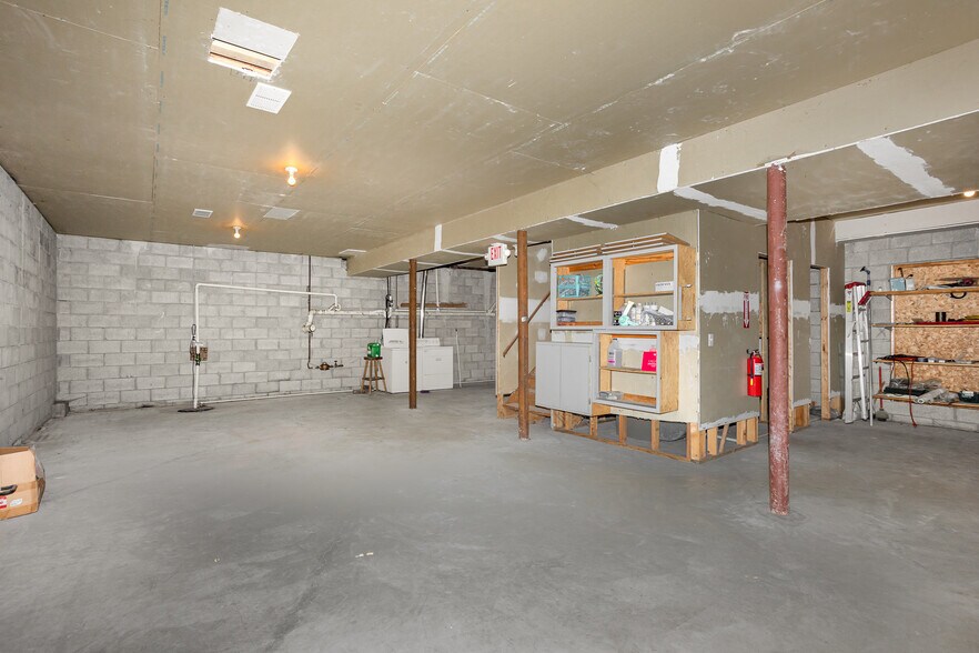 More Photos Of 3266 Fashion Square Blvd, Saginaw Freestanding For Sale