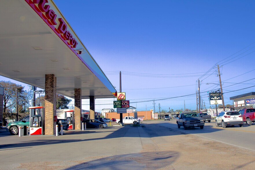 More Photos Of 1002 Mercury Dr, Houston General Retail For Lease