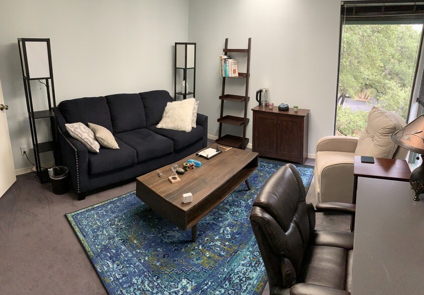 More Photos Of 2525 Wallingwood Dr, Austin Unknown For Lease