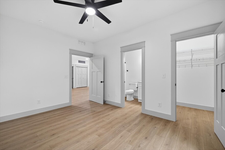 More Photos Of 326 N Jefferson St, Bloomington Apartments For Sale