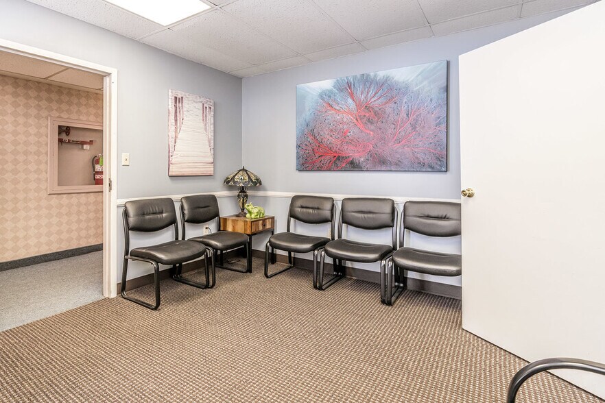 More Photos Of 3934 Dixie Hwy, Louisville Office For Lease