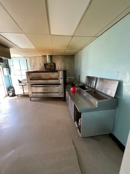 More Photos Of 1000-1010 Broadview Blvd, Brackenridge Freestanding For Sale