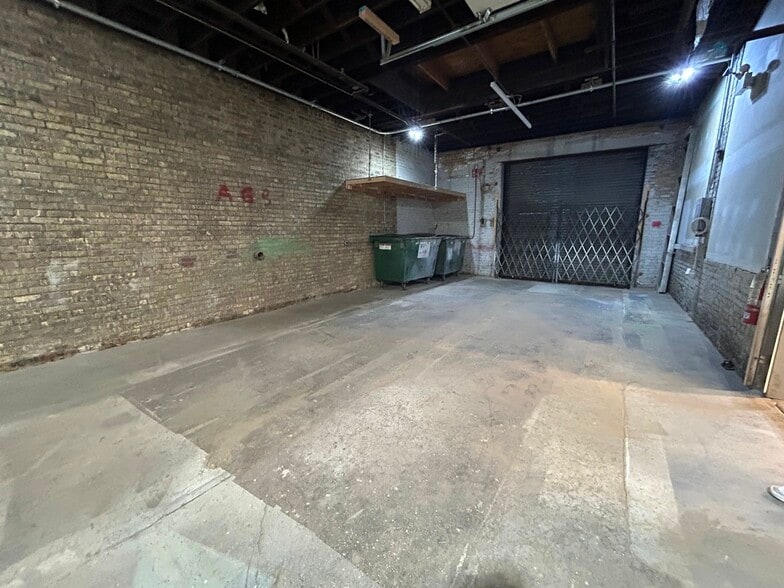 More Photos Of 3033 W Ohio St, Chicago Warehouse For Lease