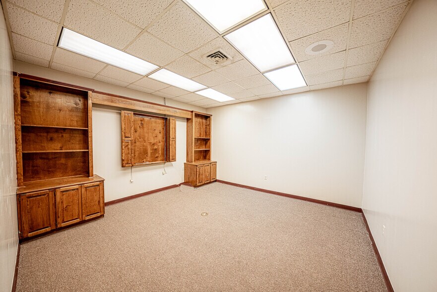 More Photos Of 700 Main St, Pineville Bank For Lease
