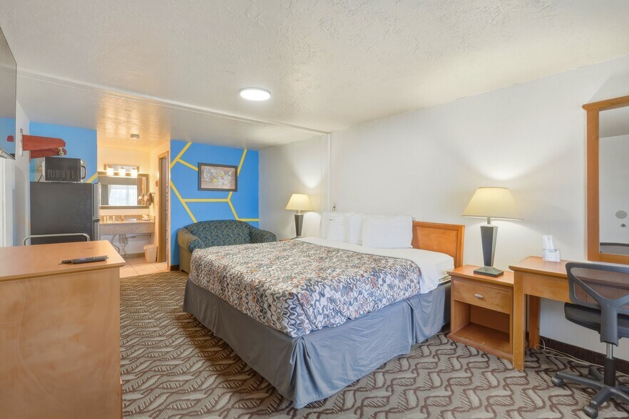 More Photos Of 311 E Main St, Vernal Hotel For Sale