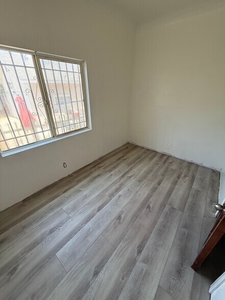 More Photos Of 8930 S Vermont Ave, Los Angeles General Retail For Sale