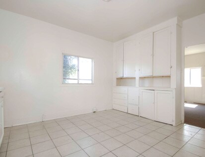 More Photos Of 961 W 47th St, Los Angeles Apartments For Sale