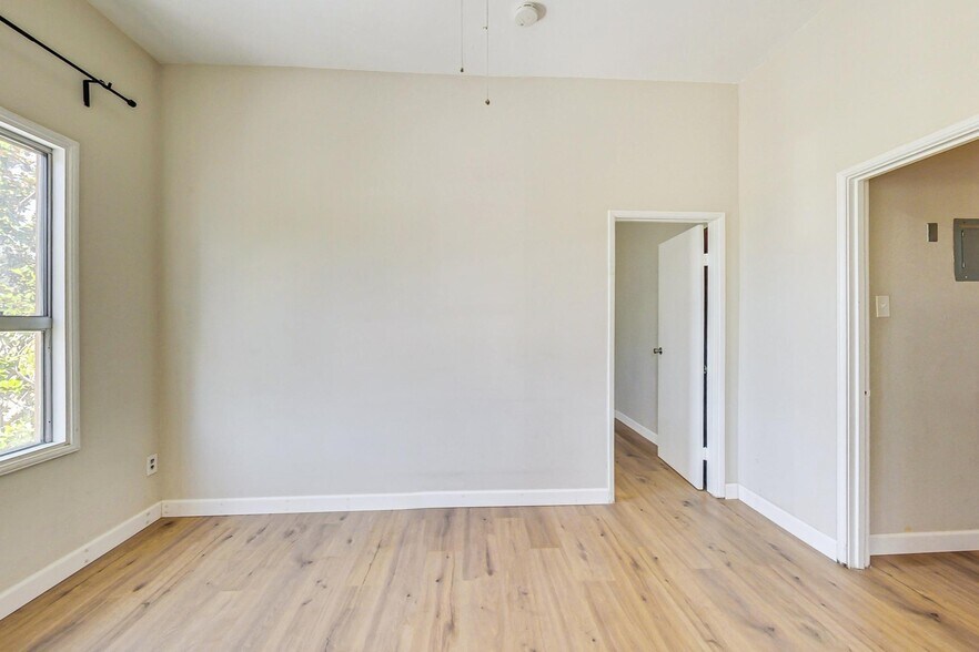 More Photos Of 2811-2815 Telegraph Ave, Berkeley Storefront Retail Residential For Sale