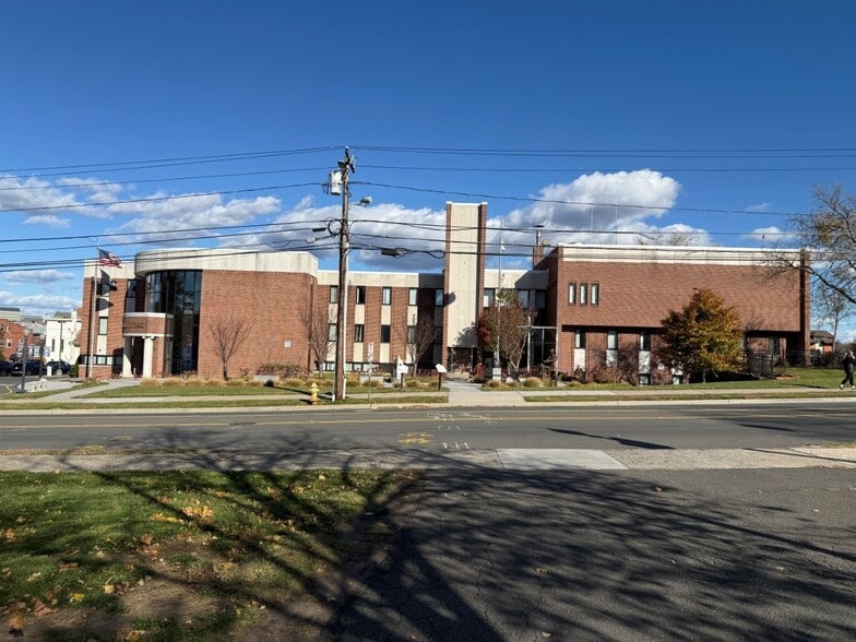 More Photos Of 158 Deer Hill Ave, Danbury Office For Sale