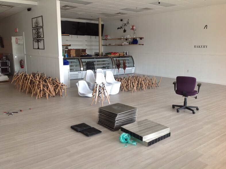 More Photos Of 74 Turnpike Sq, Milford Restaurant For Lease